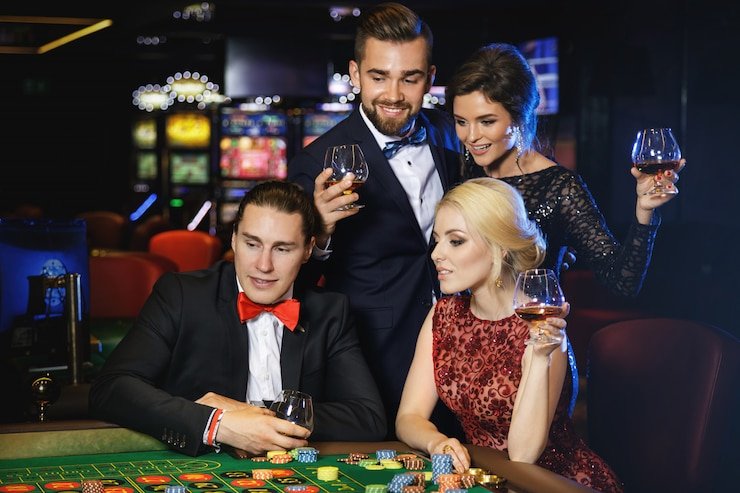Tampilan turnamen M-World Championship di kebun toto dengan papan peringkat dan permainan slot